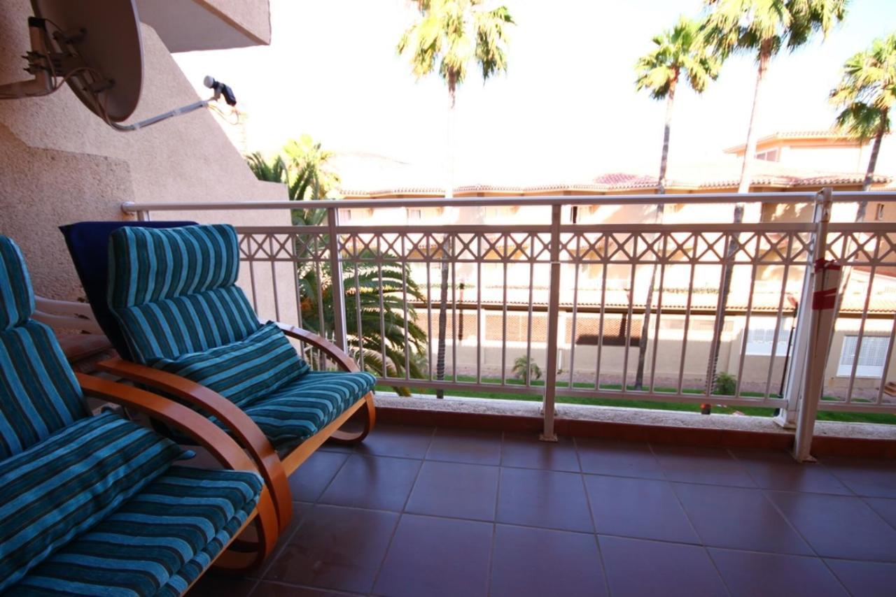 Two Bedroom Apartment In Beachfront Complex With Pool In Playa De Las Americas. מראה חיצוני תמונה