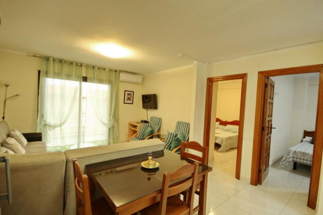 Two Bedroom Apartment In Beachfront Complex With Pool In Playa De Las Americas. מראה חיצוני תמונה