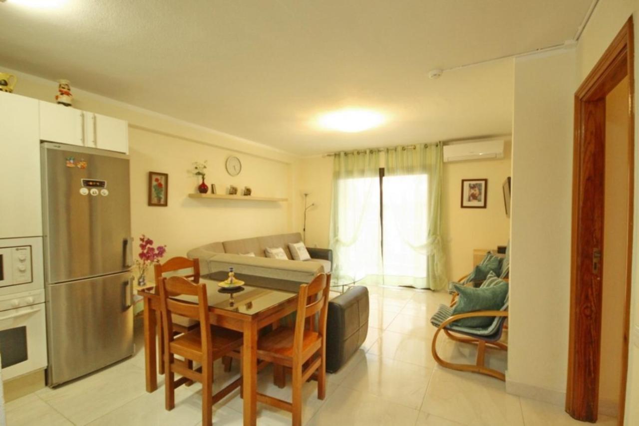Two Bedroom Apartment In Beachfront Complex With Pool In Playa De Las Americas. מראה חיצוני תמונה