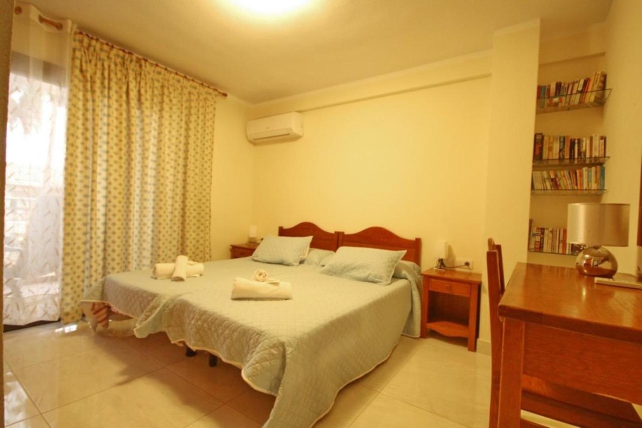 Two Bedroom Apartment In Beachfront Complex With Pool In Playa De Las Americas. מראה חיצוני תמונה
